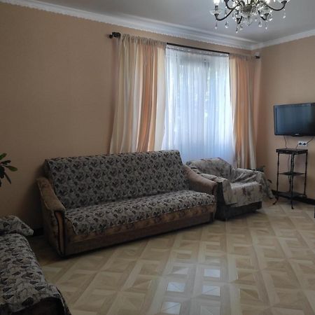 Hôtel Гостевой Дом Лума à Soukhoumi Extérieur photo